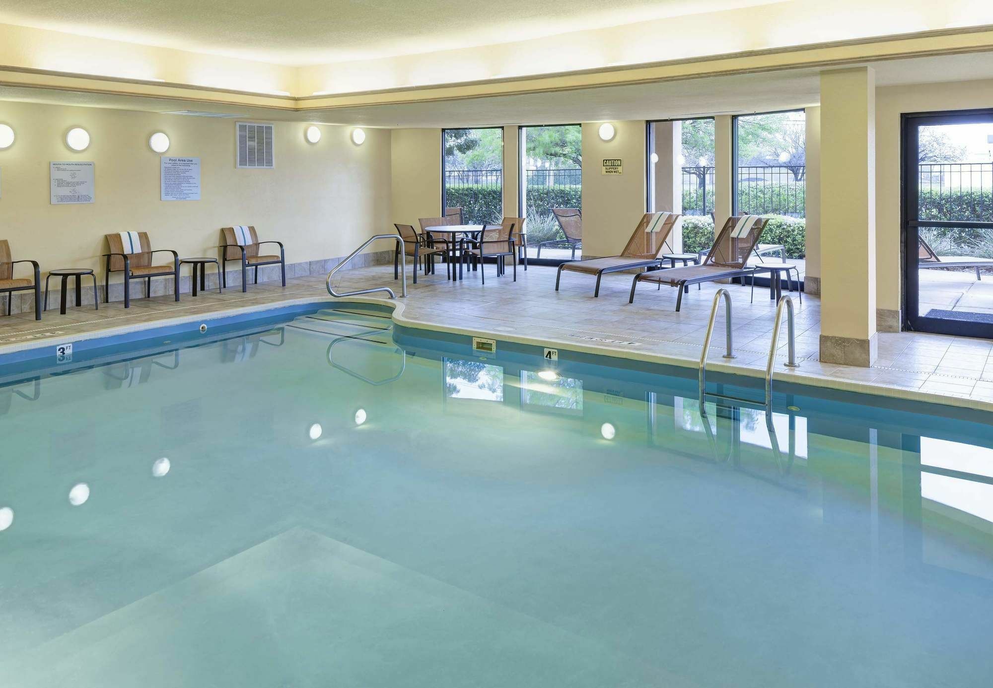 Отель Courtyard Austin South Экстерьер фото