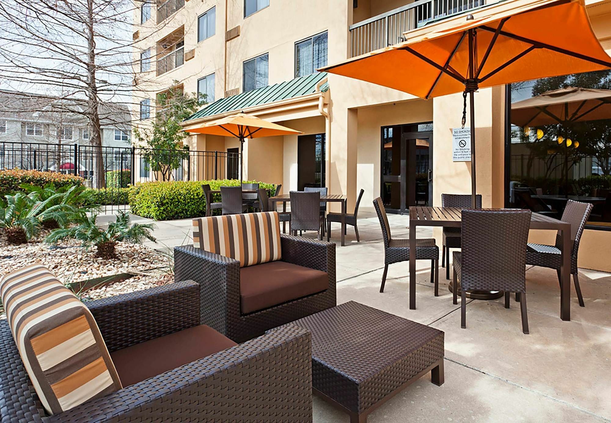 Отель Courtyard Austin South Экстерьер фото